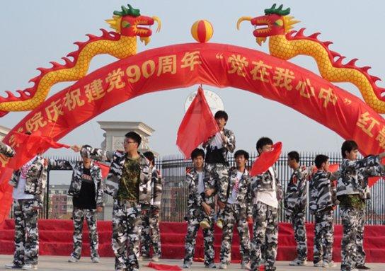 公园果皮箱经常损坏 谁干的 扫码阅读手机版