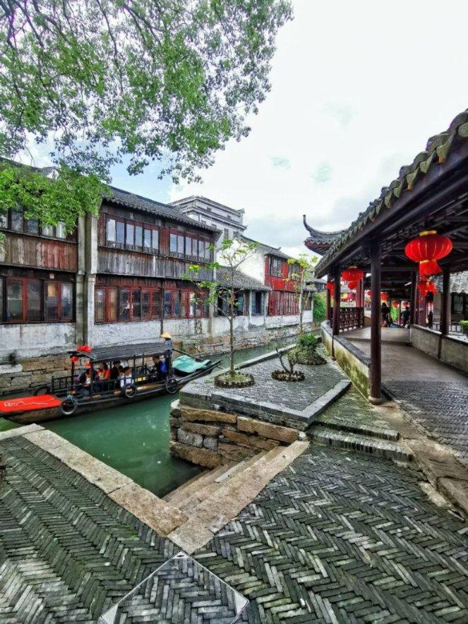 原创“德善”晒合照引回忆杀,可爱李惠利大变样,西装杀太可了!